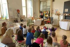 Kinder_Am-Vormittag-wurde-fur-die-Kindergartengruppe-vorgelesena